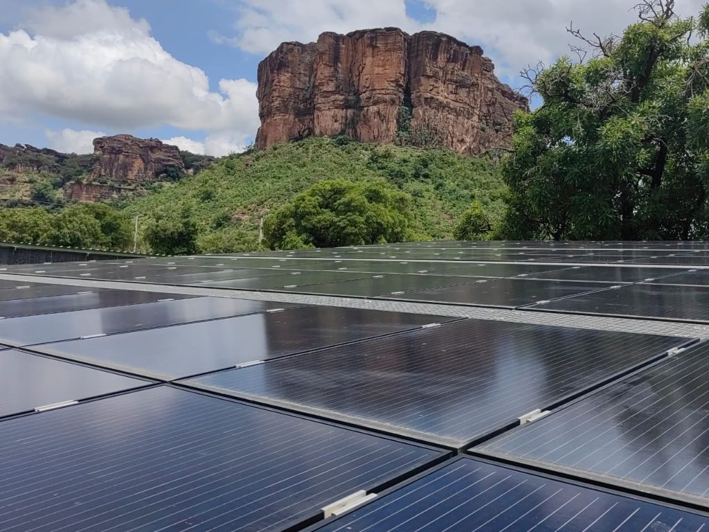 Installation solaire avec montagnes Renergy4all